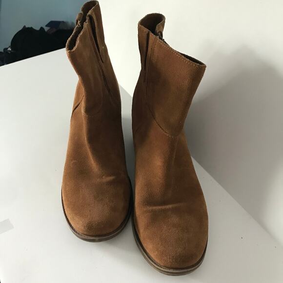 Kenneth Cole Reaction Boots Booties Size 10M Tan Brown Suede Pull On Slight Heel - Picture 4 of 13